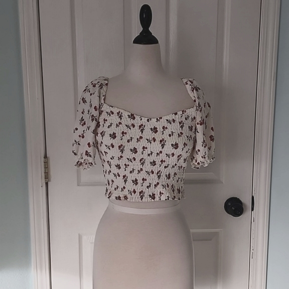 Abercrombie & Fitch Size S Cherry Crop Top 🍒 - Picture 1 of 4